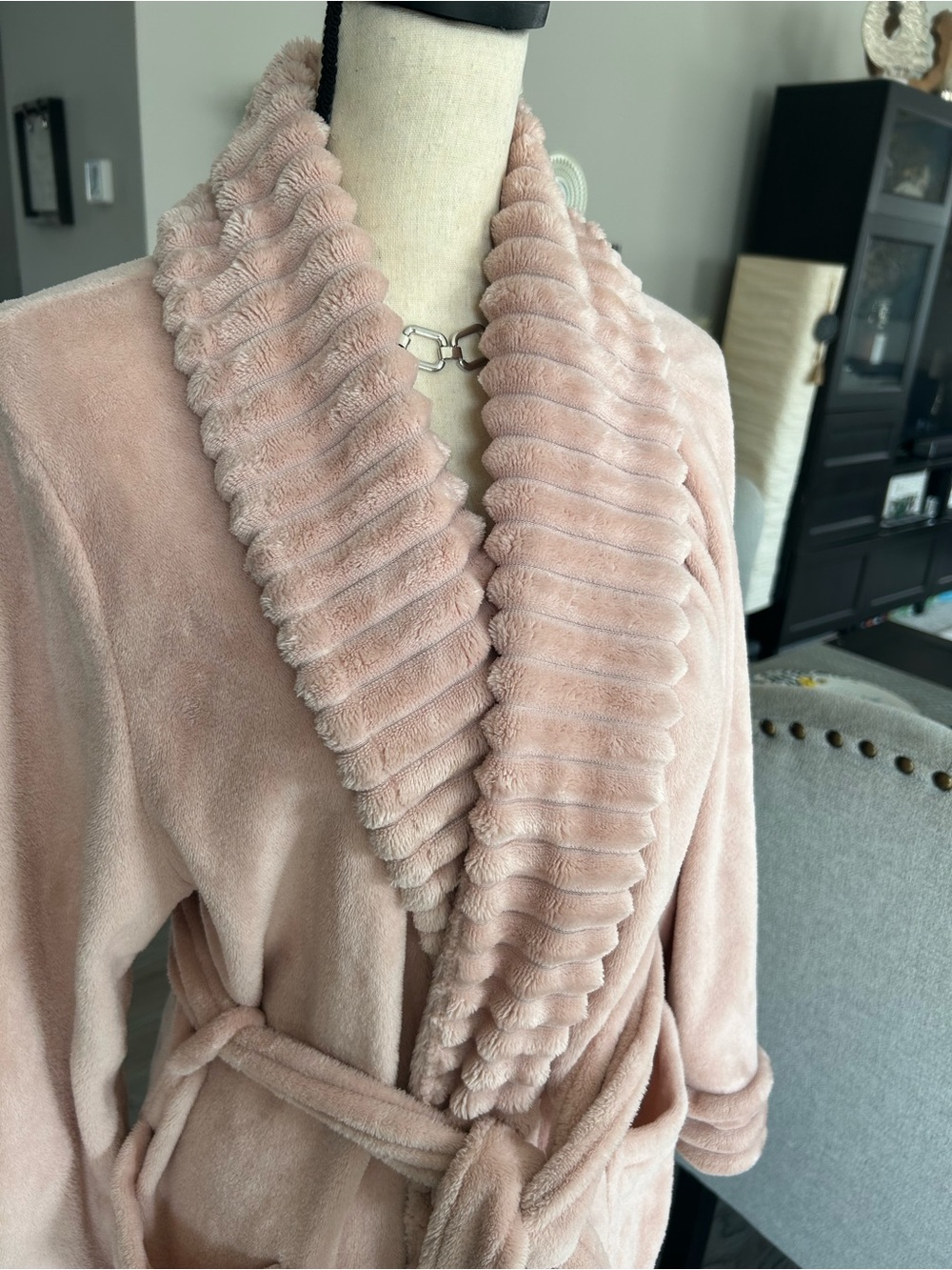 ✨Midnight by Carole Hochman Plush Shawl-Collar Robe in Blush - Picture 2 of 5